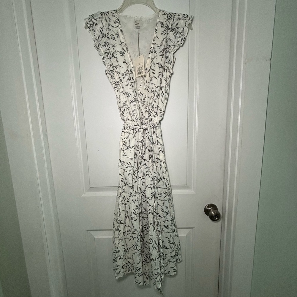A New Day Floral White and Black Cap Sleeve Lined Dress